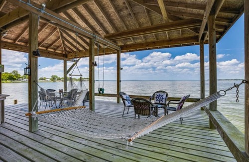 West Livingston House | Family Friendly Lakefront Luxury, Private Water trampoline, arcade, BYOB boat