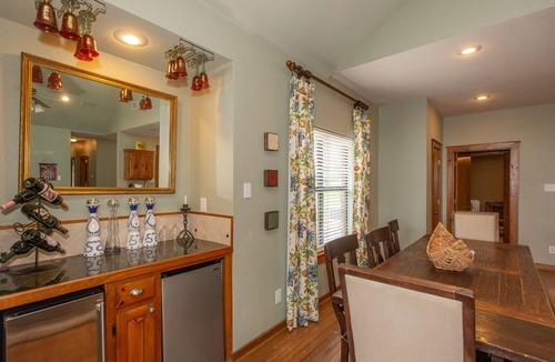 Enchanted Oaks House | Family-Friendly Lakefront Retreat on Cedar Creek Lake W/Hot Tub