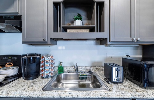 Braeswood Place Apartment | Family Friendly Retreat near Med Center NRG Stadium Perfect for Your Getaway