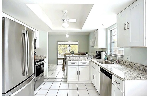 Bayshore Gardens House | Family Fun House Pool Mini-Putt 3BR 2BA Sleep 12