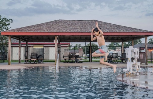 Carlyss House | Family Getaway: Pools, Fishing & More Near Big Lake Adventures