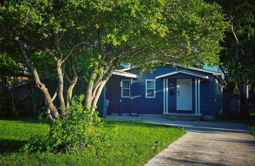 Preston Hollow House | Family home in Dallas’s most prestigious neighborhood - Preston Hollow! 3 BR/2BA