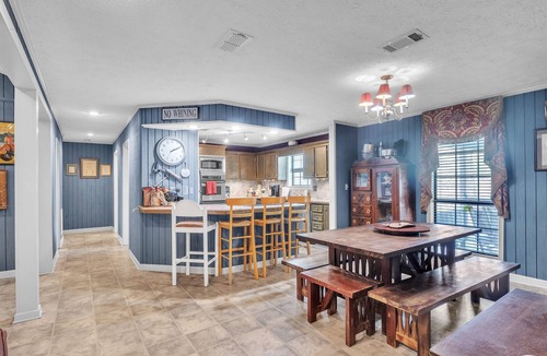 Starkville House | Family House, Pool, Nostalgic, BIG home