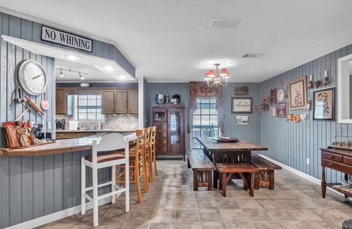 Starkville House | Family House, Pool, Nostalgic, BIG home