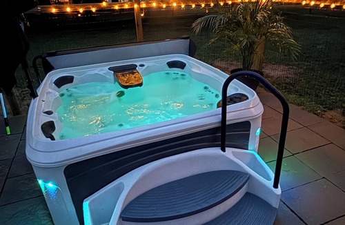 Ore City Cottage | Family Lake Escape - Sleeps 8 - Pool & Lake O’ the Pines