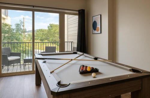 Glen Iris Apartment | Family n Group Retreat 3 Queens Beds Pool Table 11