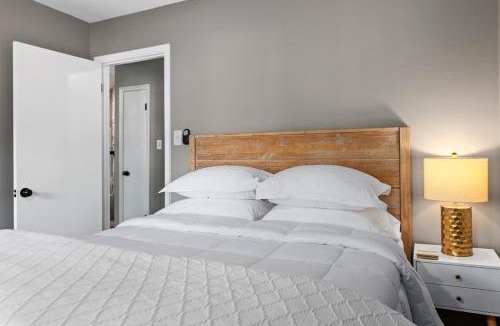 Daphne House | Family or Group Getaway Spacious Home - Porch - Sleeps 10