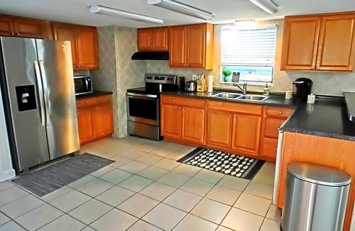 Weeki Wachee Gardens House | Family & Pet-Friendly Weeki Wachee Home w/Kayaks, Games & Firepit