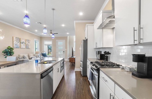 South Baton Rouge House | Family Ready Kitchen 3 BR/2.5 Baths
