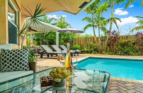 Plantation House | Family Retreat: Private Heated Pool, 2 King Beds, 3 full baths, Beach, BBQ, Golf