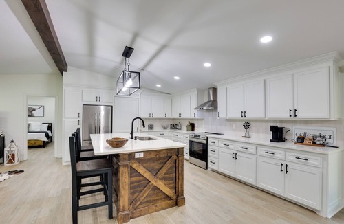 Tyler House | Family Retreat w/Fire Pit & Fenced Yard, Sleeps 8