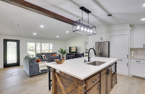 Tyler House | Family Retreat w/Fire Pit & Fenced Yard, Sleeps 8
