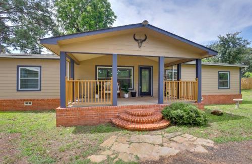 Tyler House | Family Retreat w/Fire Pit & Fenced Yard, Sleeps 8