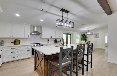 Tyler House | Family Retreat w/Fire Pit & Fenced Yard, Sleeps 8