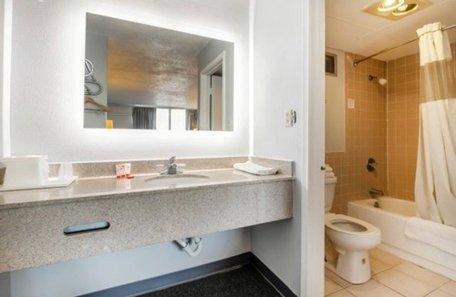 Jennings Hotel | Family-Sized Double Room: Two Beds, Free Wi-Fi, Near I-10/Crowley!