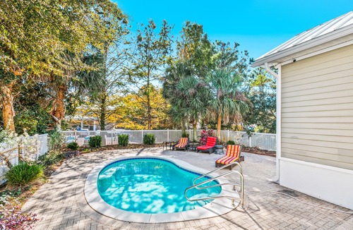 Village of Sugar Beach House | Family Villa with Sun Deck, Patio, Private Pool, Grill - Full Kitchen + WiFi