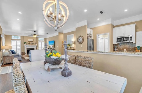 Clipper Cove House | 🏖️ Fancy Nancy’s Beach House 🌴 Walk 2 Beach Community Pool Porch Swing