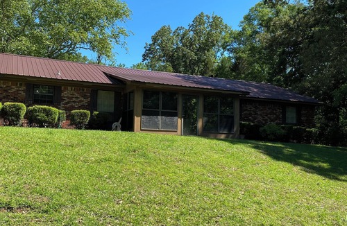Tupelo House | Fantastic 3-bedroom house with AC in Saltillo Charming Southern Retreat –