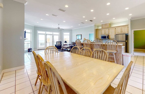 Audubon Place House | Fantastic beachfront home with full kitchen, central AC, & washer,dryer