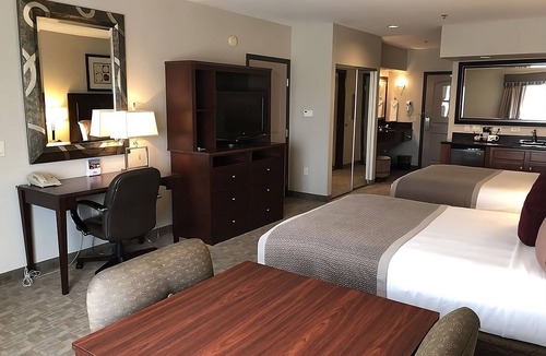 Killeen Hotel | Fantastic Hotel! 2 Amazing Units and Pool.