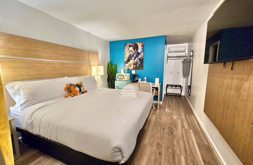 Starkville Hotel | Far Out Motel