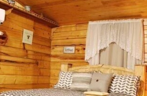 San Augustine Bed & Breakfast | Farmhouse in the Pineywoods - King Bed