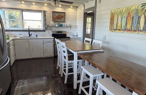 Bel Air House | Favorite Family Rental - PRIVATE Pool & Hot Tub. Sports bar!