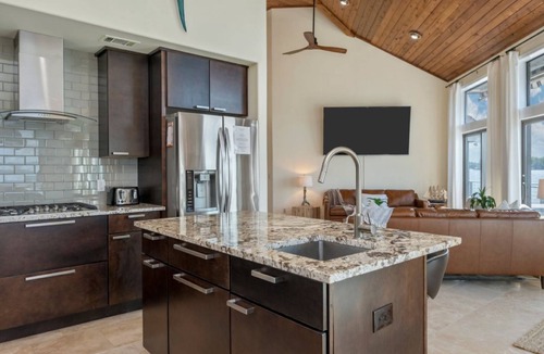 Niceville House | Featured on HGTV's "My Lottery Dream Home".15 minute boat ride to Crab Island.