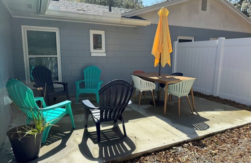Mount Dora House | Fenced-in yard. Walkable to restaurants, shops, parks, lakes, theatre & pool.