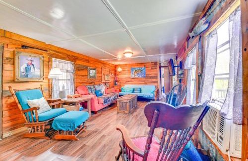 Madill House | Fenced Yard: Quaint Cabin Near Lake Texoma!