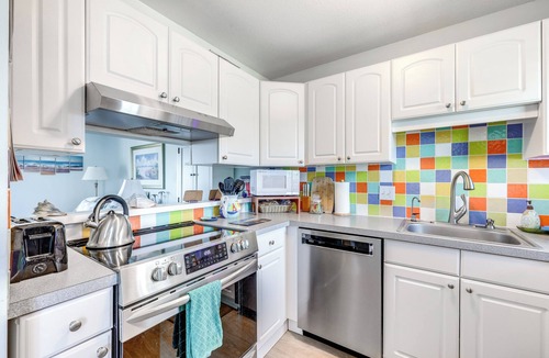 Fernandina Beach Cottage | Fernandina Beach Vacation Rental: Steps to Beach!