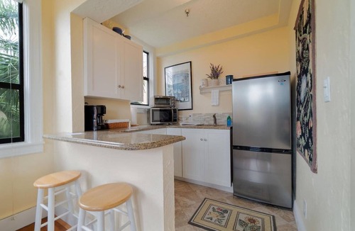 Palm Beach Condo | FIFA TRAINPool/Valet/StepsToBeachDine/Provence 1br