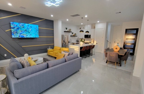 Northside House | Fifa World Cup Hub 8 min to Fan Fest Sleeps 10 3 bedrooms/3.5 bathrooms