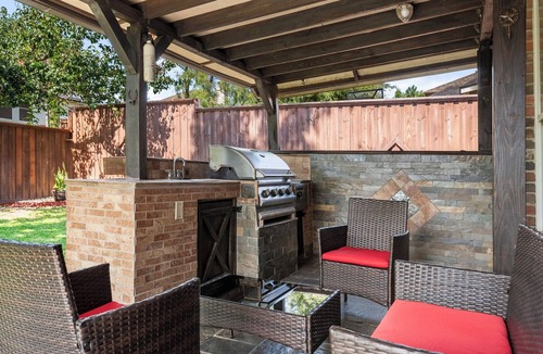 South Arlington House | FIFA World Cup Retreat, Artsy 4BR, 2.5BA Home – Under 12 Mins to AT&T Stadium!
