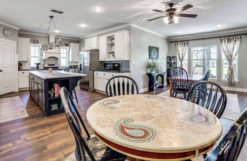 Emory House | Fin & Fawn Lodge' 1 Mi to Lake Fork w/Pool!
