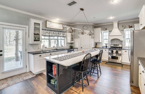 Emory House | Fin & Fawn Lodge' 1 Mi to Lake Fork w/Pool!