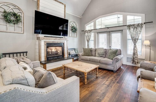 Emory House | Fin & Fawn Lodge' 1 Mi to Lake Fork w/Pool!