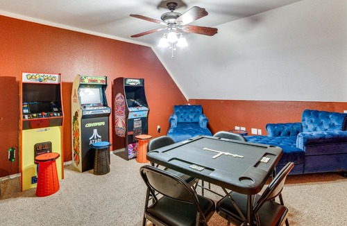 Emory House | Fin & Fawn Lodge' 1 Mi to Lake Fork w/Pool!