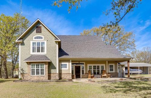 Emory House | Fin & Fawn Lodge' 1 Mi to Lake Fork w/Pool!