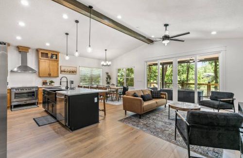 Middleburg House | Fireside at the Creek