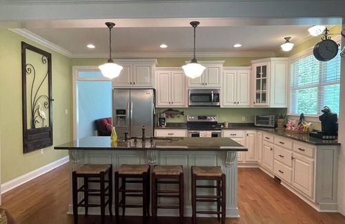 Langston House | Fisherman's Paradise on Lake Guntersville! Only 12 minutes from Stone Haven!