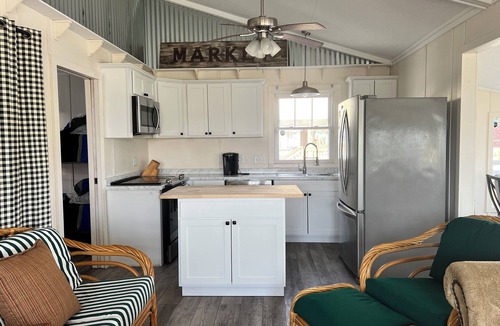 Chauvin Cabin | FISHING CAMP - Family/Pet friendly, 2B/1B sleeps 8, great location, AC, Wifi +