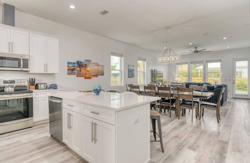 Miramar Beach Cottage | Flipper by Avantstay 18-person Retreat w/Pool