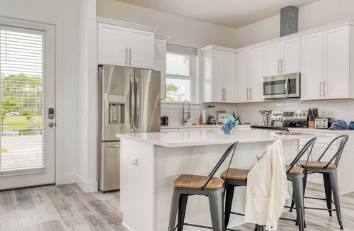 Miramar Beach Cottage | Flipper by Avantstay 18-person Retreat w/Pool
