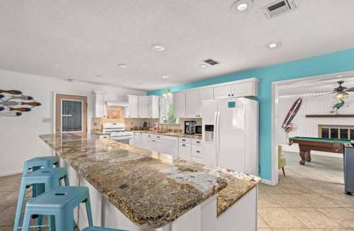 Upper Grand Lagoon House | Flirty Flamingo ~ Heated Pool, Game Room & Poolside Casita Retreat