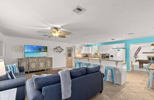 Upper Grand Lagoon House | Flirty Flamingo ~ Heated Pool, Game Room & Poolside Casita Retreat
