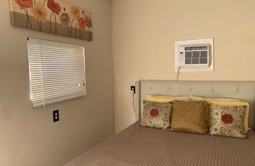 College Park Cottage | Florence close to the intercostal.