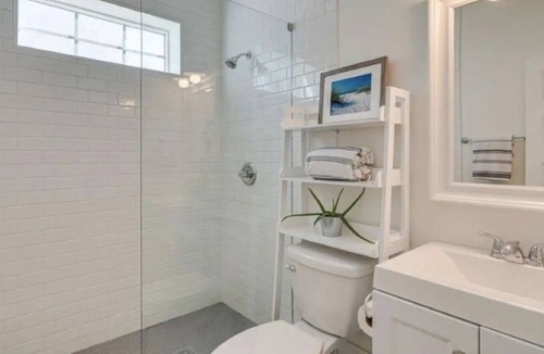 Hollywood Beach House | Florida Beach Cottage 3 minute walk to the beach!