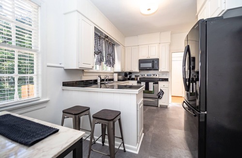 Fondren House | Fondren *King* Bed House in the Heart of Jackson
