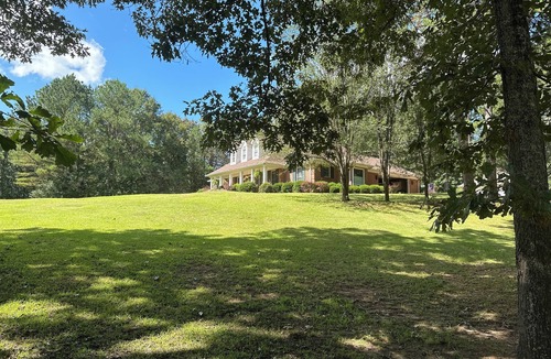 Woodland Hills Estates House | Foot ball game weekends and events